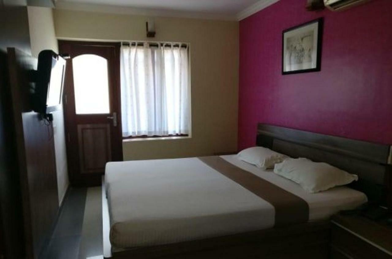 French Avenue Hotel Mahe Exterior foto
